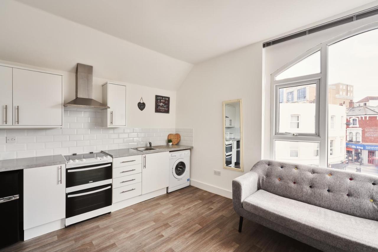 Modern Central Studio And One Bed Flats Close To The Beach Daire